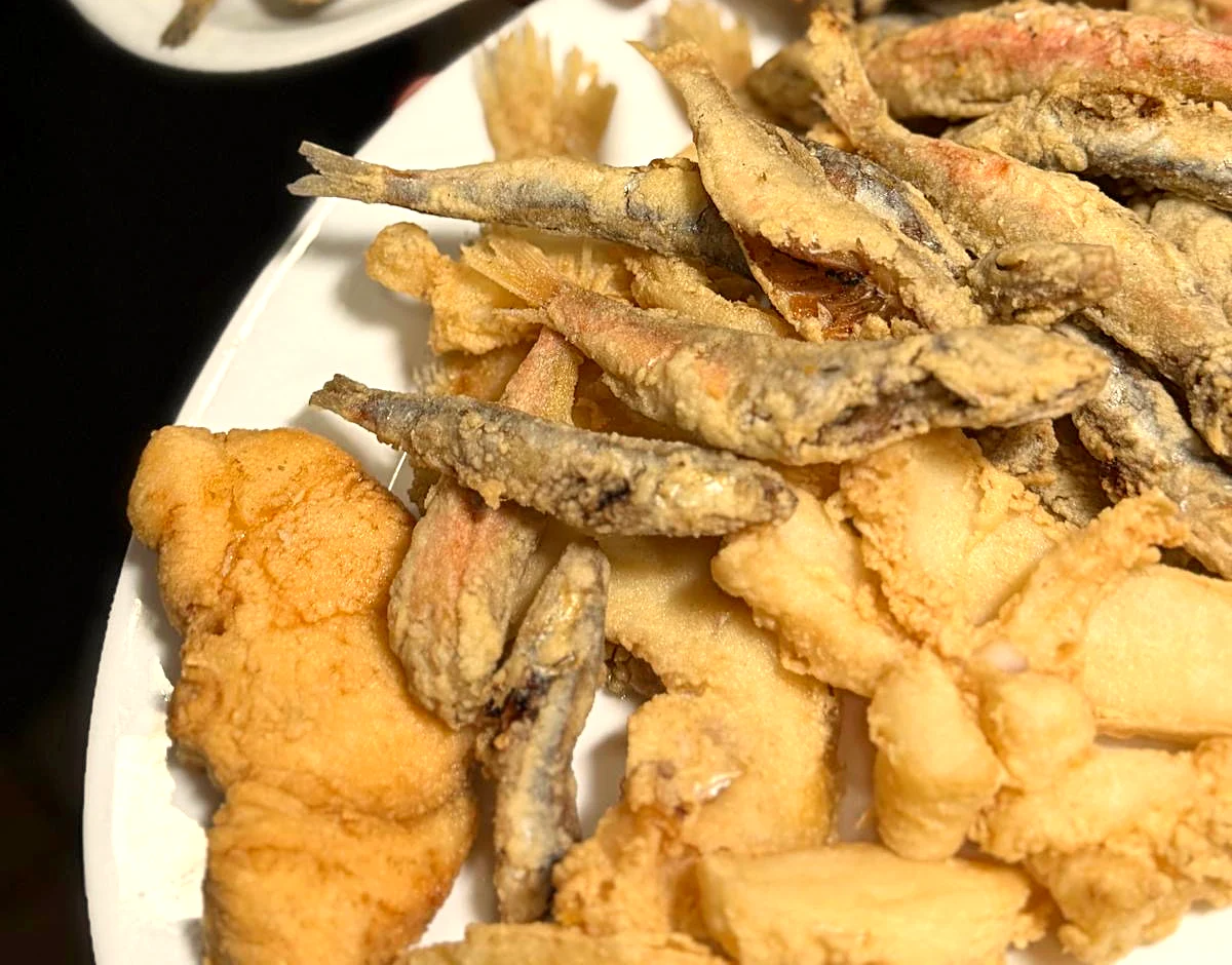 Fuente de pescaíto frito variado